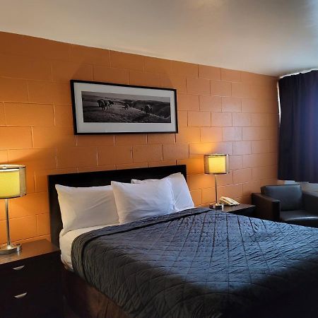 Roadking Inns Motel YYC Buitenkant foto
