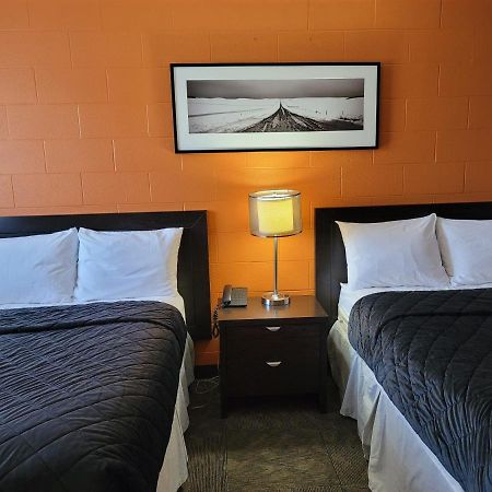 Roadking Inns Motel YYC Buitenkant foto