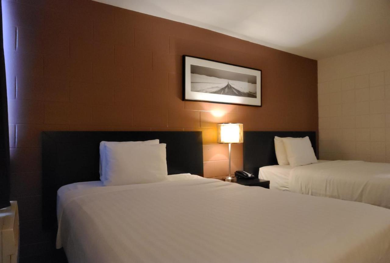Roadking Inns Motel YYC Buitenkant foto